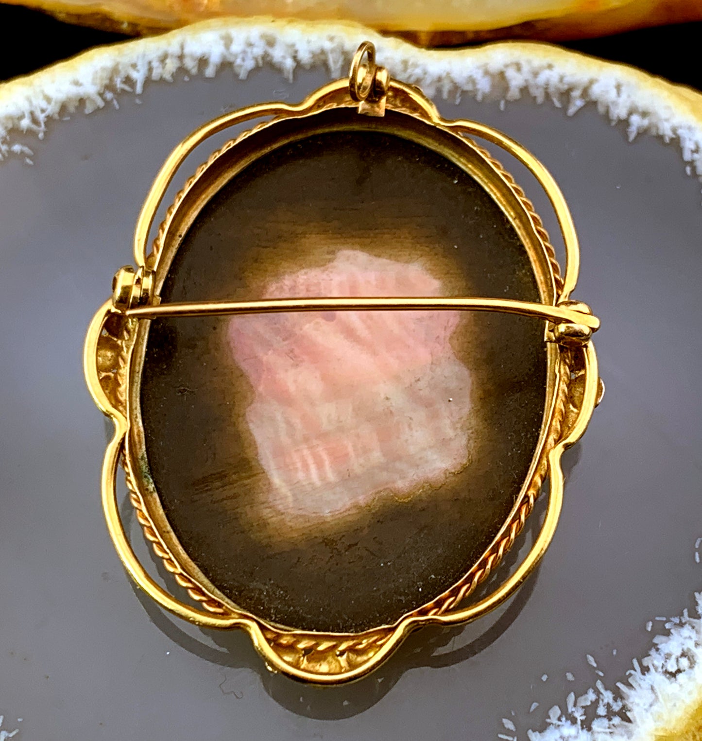 Vintage 14K & Carved Mother Of Pearl Cameo Brooch/Pendant