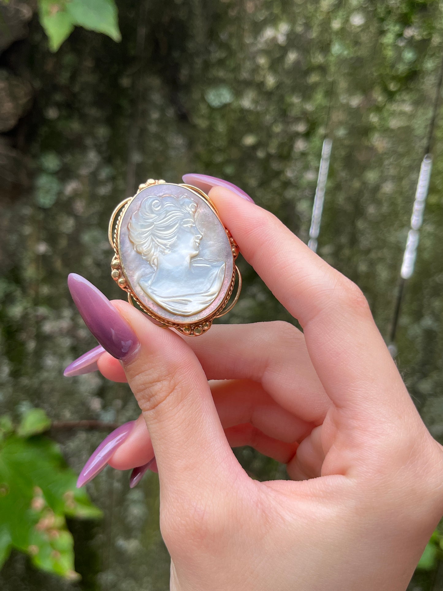 Vintage 14K & Carved Mother Of Pearl Cameo Brooch/Pendant