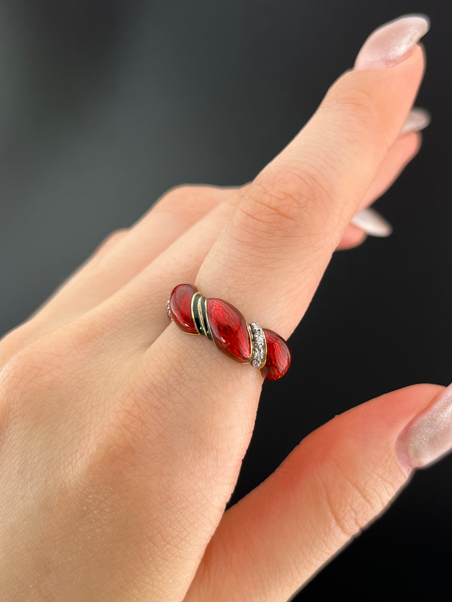 Vintage 18K, Diamond & Enamel "Tiffany" Ring