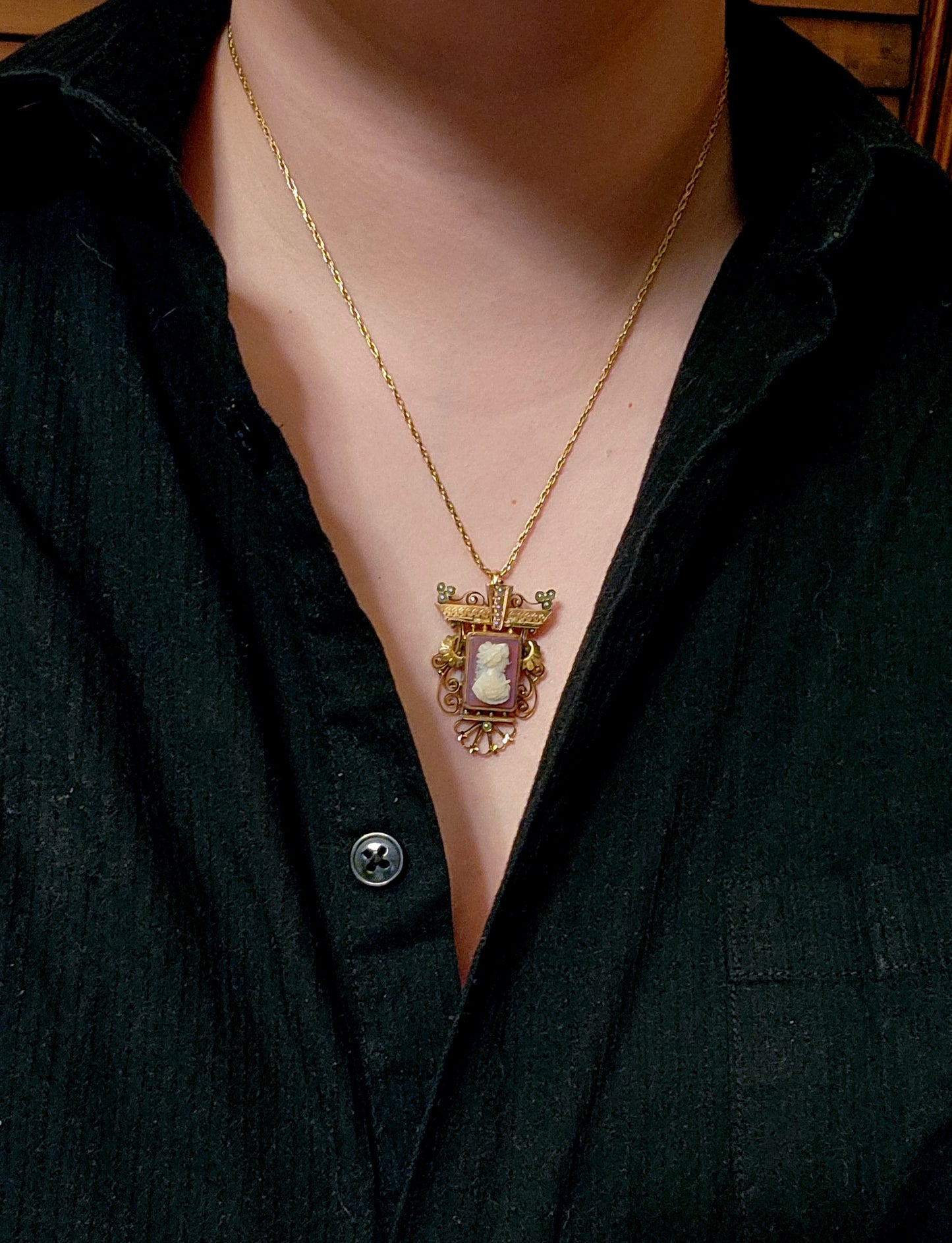 Antique 10K, Seed Pearl & Carved Cameo Locket Back Brooch/Pendant K