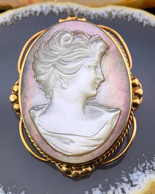 Vintage 14K & Carved Mother Of Pearl Cameo Brooch/Pendant