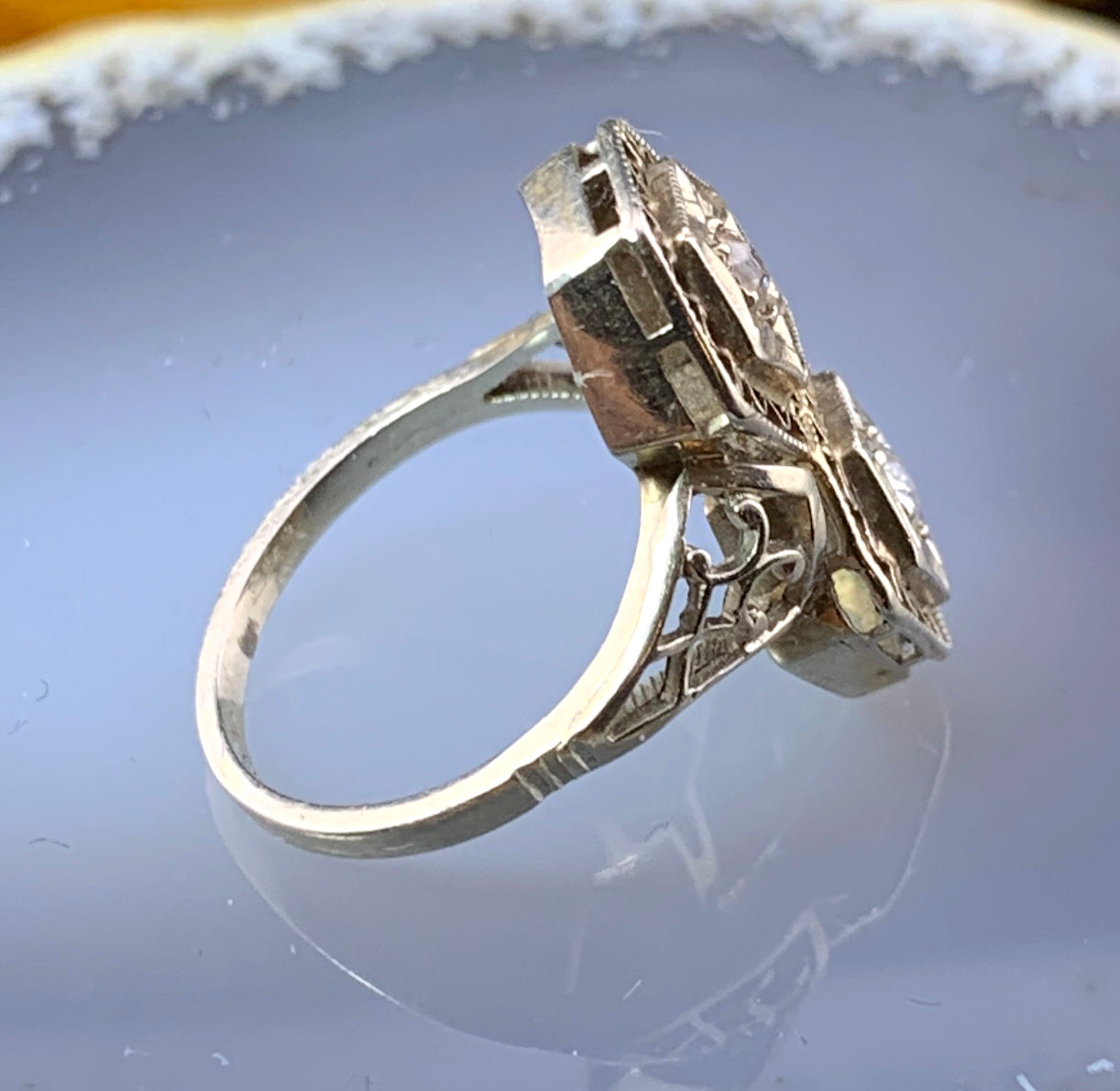 Antique Art Deco 18K & Diamond Ring