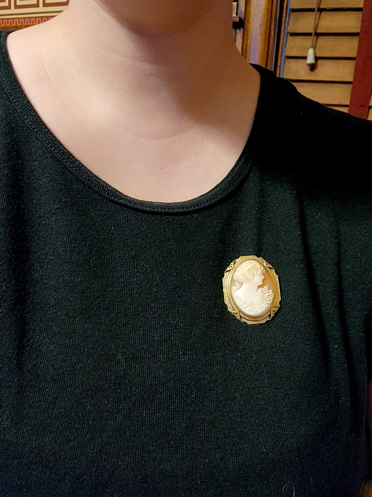 Vintage 14K Carved Shell Cameo Brooch